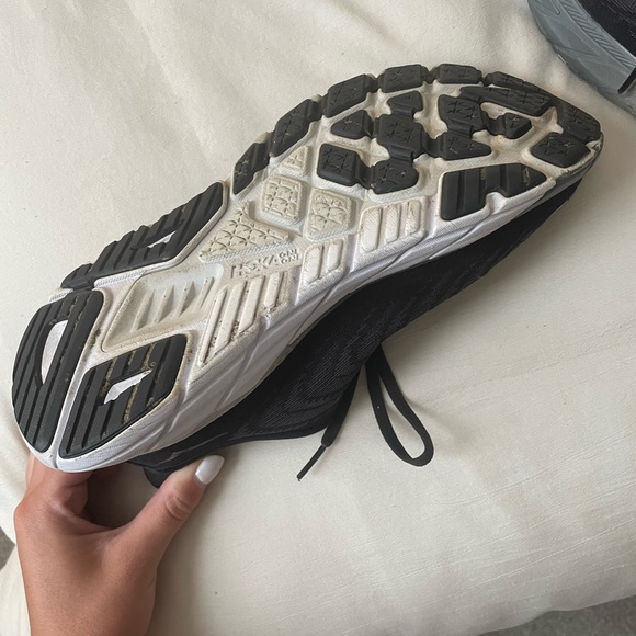 Women’s Arahi 6 Hoka Sneakers - Picture 11 of 11